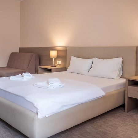 Garni Hotel Mb Budva Exteriör bild