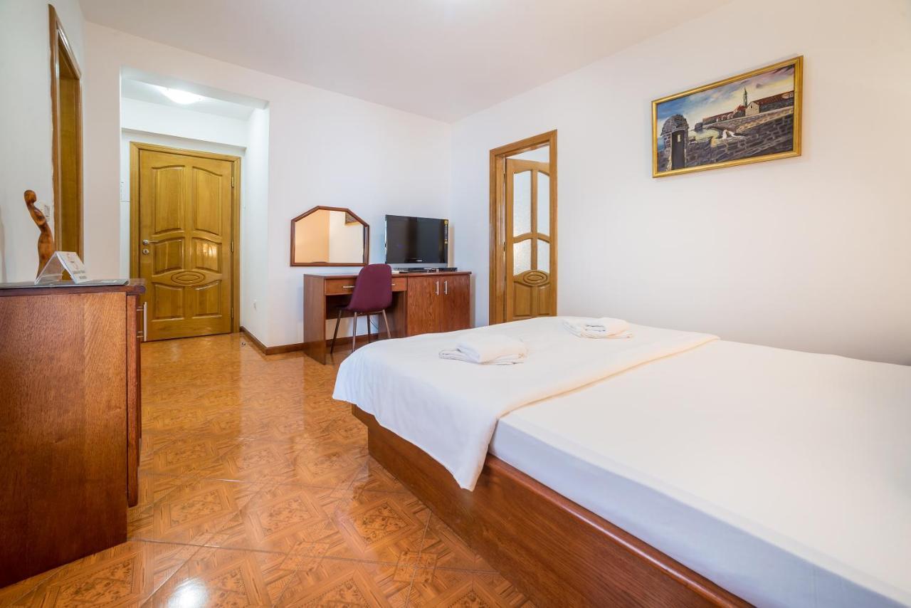 Garni Hotel Mb Budva Exteriör bild