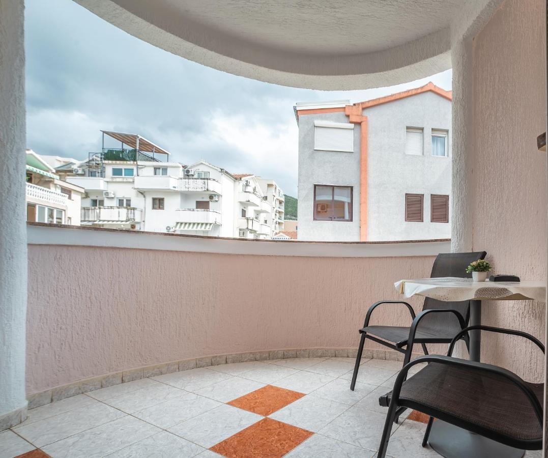 Garni Hotel Mb Budva Exteriör bild