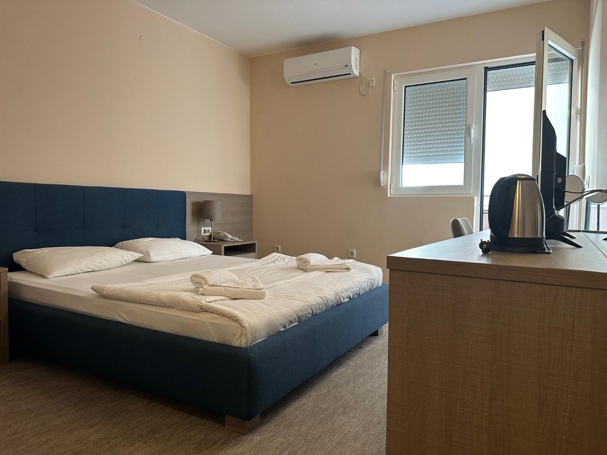 Garni Hotel Mb Budva Exteriör bild